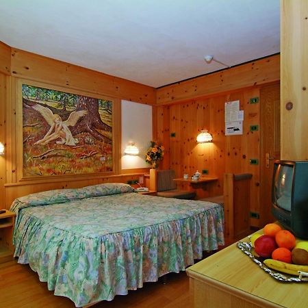 Hotel Erika Мадонна-ди-Кампильо Экстерьер фото